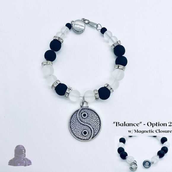 Yin Yang handmade beaded bracelet, black, white, festival, balance, glass beads - Picture 4 of 10